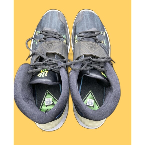 Athletic_Shoes